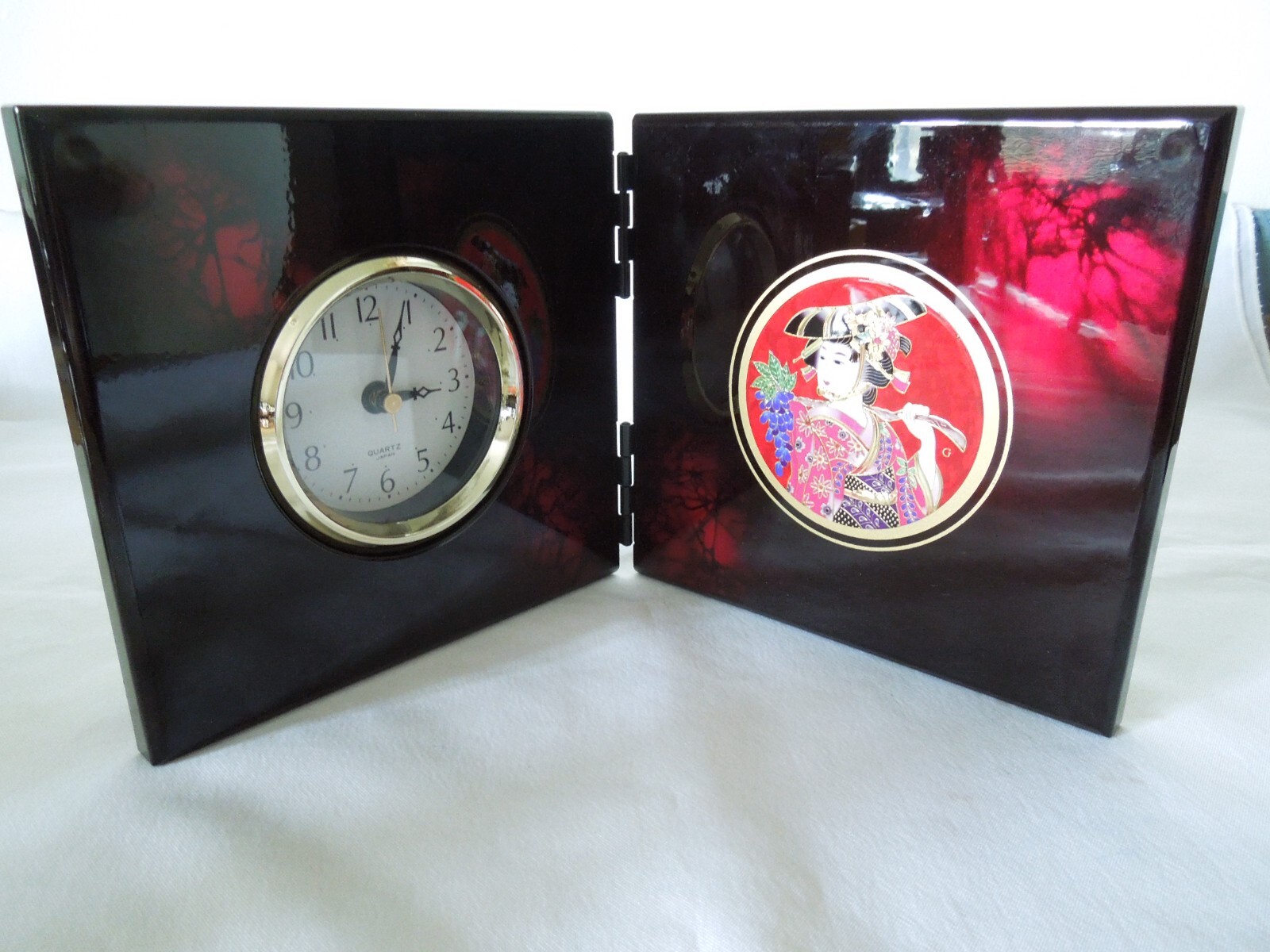 Vintage Folding Quartz Shelf Clock Japanese Art Lacquered Finish Made in Japan