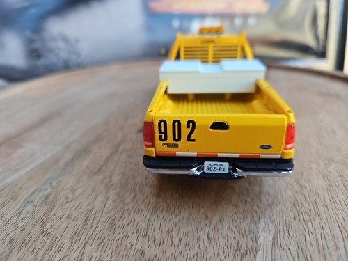 Ford F250 pickup truck Chicago O'hare Airport First Gear 1/34 - Picture 7 of 20