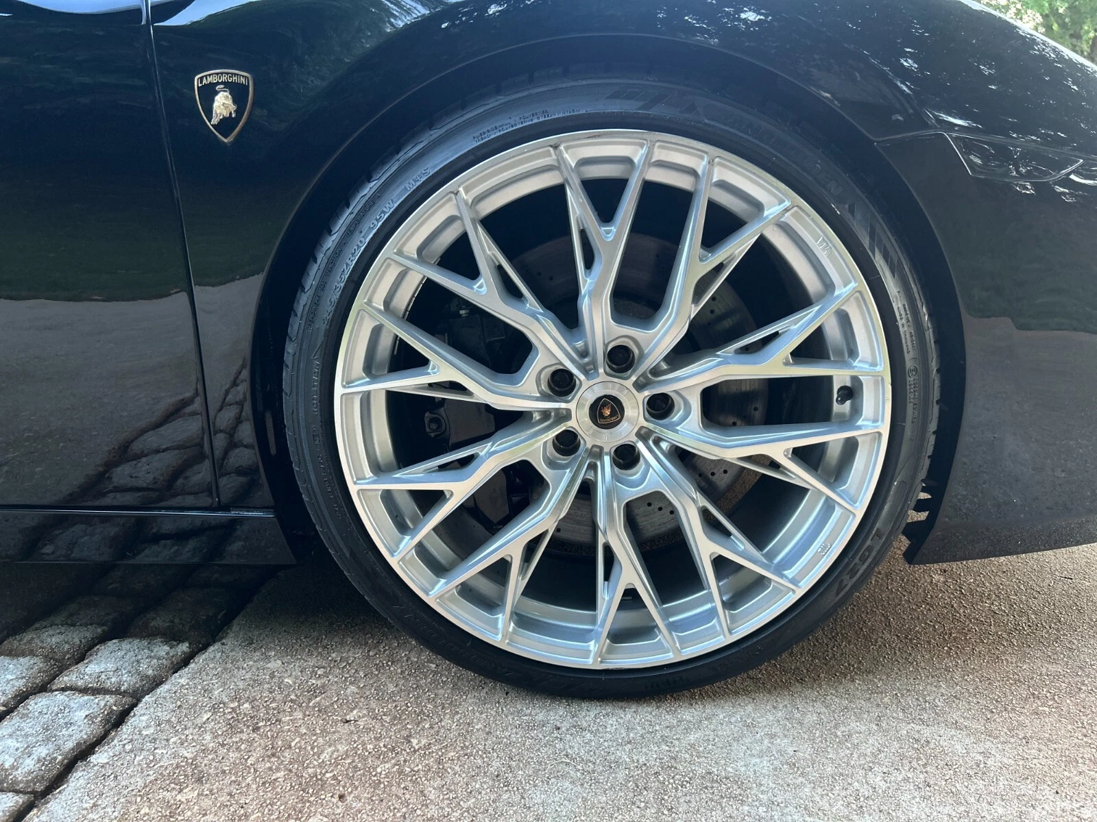 Lamborghini Gallardo Front Right Wheel View
