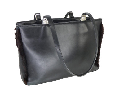 Gianni Versace Tasche Beuteltasche Vintage schwarz Glattleder Fellbesatz Medusa Medium