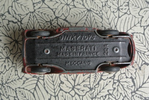 Dinky Toys Maserati w Driver Red #22A France Meccano Original 1958 - Picture 8 of 12