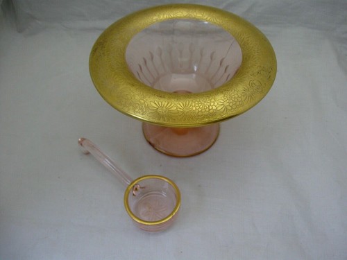 PINK DEPRESSION GLASS PEDESTAL BOWL W GOLD RIM, CUT DESIGN & GLASS DIPPER SPOON - Picture 3 of 11