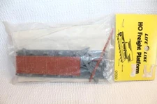 LIFE LIKE HO SCALE FREIGHT PLATFORM (01350)