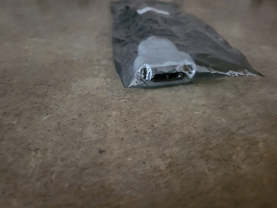 BIZLINK DISPLAY PORT TO DVI ADAPTER - BIZ PN: KS10009-131 E2-2 - Image 2 of 4