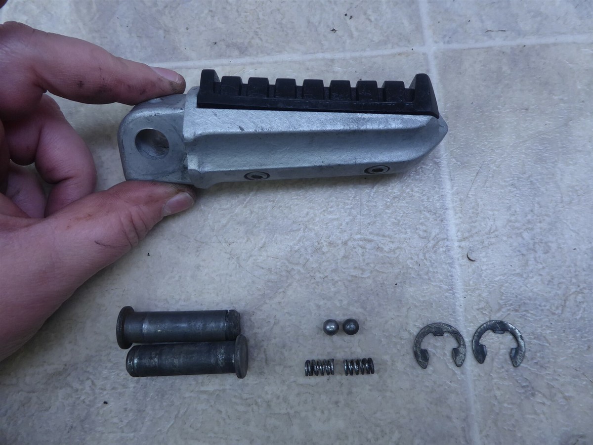 1984 Kawasaki ZN700 LTD K628-1) left and right foot pegs set