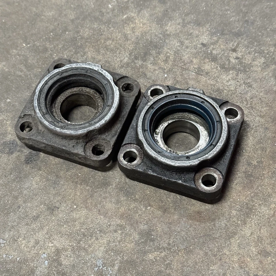 Par de carcasas de cojinete de eje Porsche 356 A B Pre-A cubierta de tubo serie Foto 2 de 3