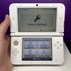 Nintendo 3DS XL Yoshi Edition Lime Green & White 4GB Handheld System Console