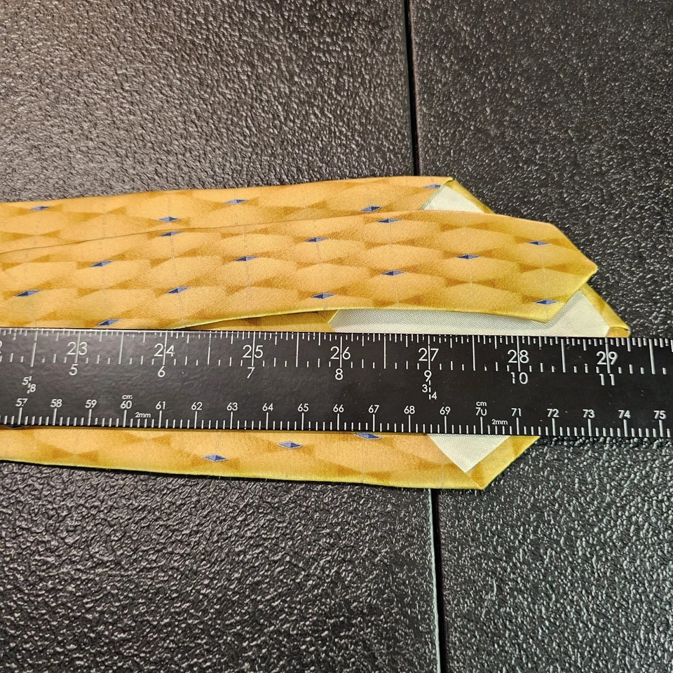 Corbata geométrica Zylos Gold de George Machado 100 % seda oro y detalles azules Foto 4 de 4