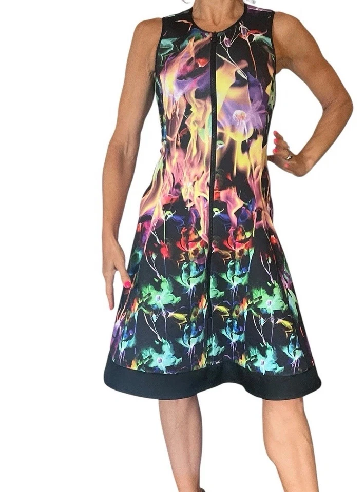 Vestido para mujer Clover Canyon negro sin mangas ajuste de buceo y acampanado multi floral XS Foto 3 de 4
