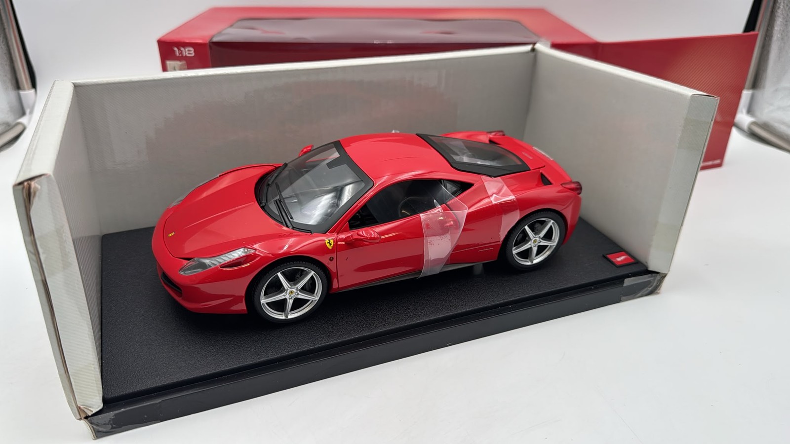HWT6917 Hot Wheels Ferrari 458 Italia 1/18
