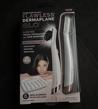 Finishing Touch Flawless Dermaplane GLO Exfoliator Shaver  Hair Remover B1