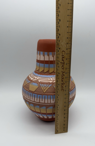 Vintage Native American Etched Pottery Vase 8.75" - Signed VW NAVAJO - Picture 2 of 8