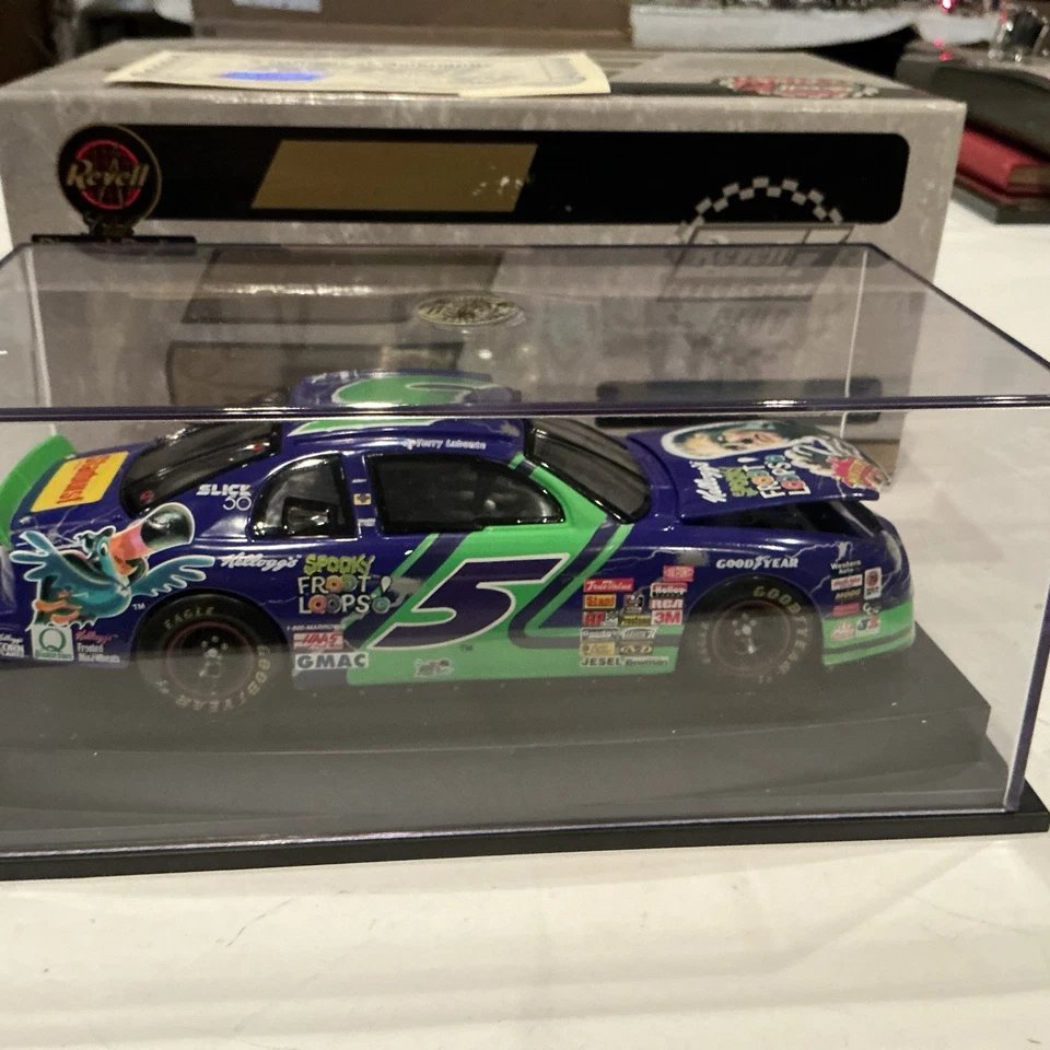 1997 Revell NASCAR #5 Terry Labonte Kellogg’s Frankenstein Diecast 1:24. - Imagem 2 de 4