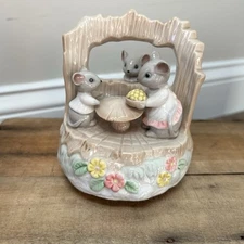 Vintage Otagiri Japan 3 Mouse Mushroom “It's a Small World" Porcelain Music Box