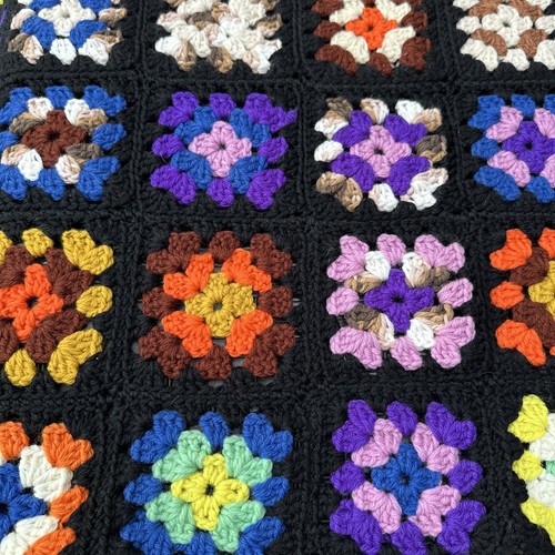 Coperta all'uncinetto nonna quadrata afgana giro multicolore 64" x 36" fatta a mano - Foto 2 di 8