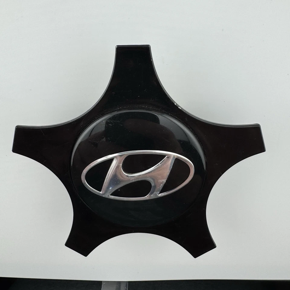 TAPA CENTRAL BUJE RUEDA HYUNDAI VELOSTER 2012-2017 P/N 52960-2V000 Foto 4 de 4