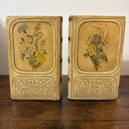 Pair of Books Bookends with Floral Design Plaster Beautiful Set Vintage