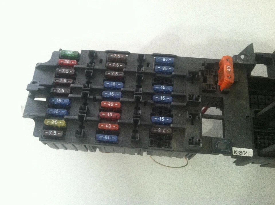 Mercedes-Benz C280 C230 W202 1997-2000 ~ caja de fusibles panel relé Foto 2 de 4
