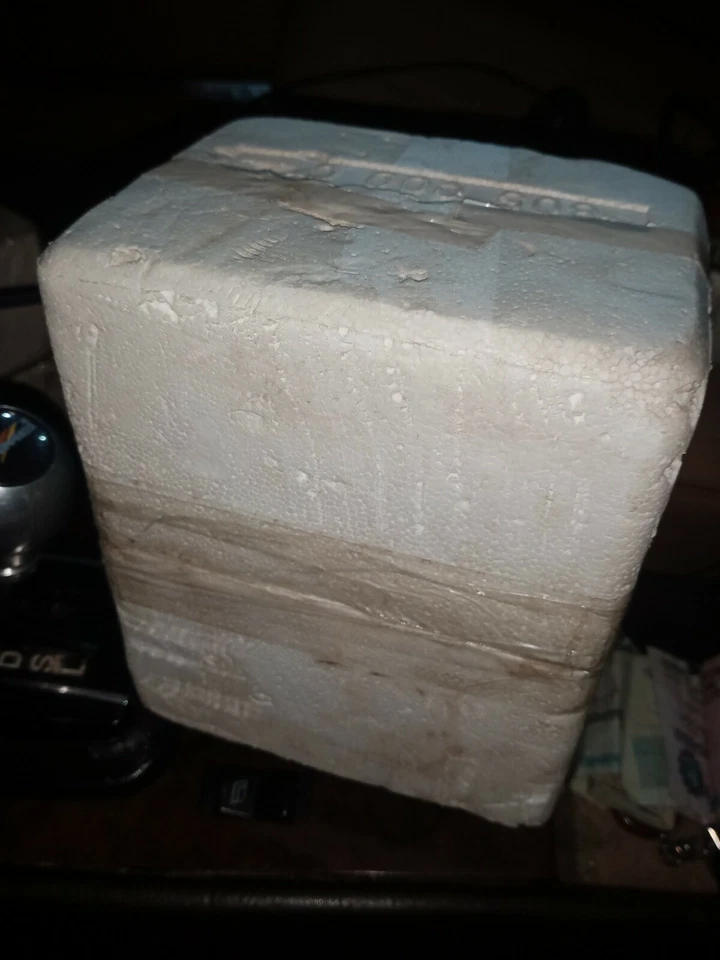 W123 Speedometer New Genuine Rare 200km/h Black center dot . NOS - Image 3 of 4