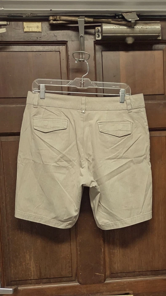 Bermuda feminina Lee Just Below The Waist bege listrada bronzeada 12 média - Imagem 2 de 4
