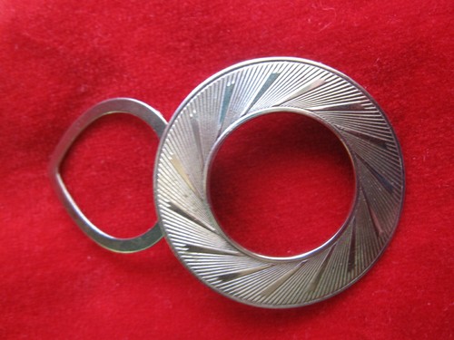 Vintage Round Silver Tone Swirl Embossed Dress /Scarf Clip - Picture 7 of 11