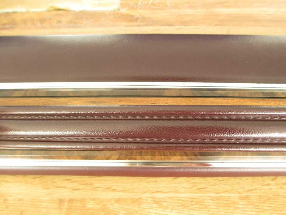 1980-1983 CADILLAC SEVILLE LEFT FRONT DOOR PULL HANDLE / TRIM ASSEMBLY CLARET - Image 4 of 4