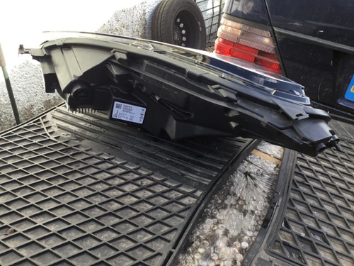 Tesla Model 3 Offside Headlight 1514953-00-D 2020 Facelift Model Brackets Damage - Picture 10 of 13