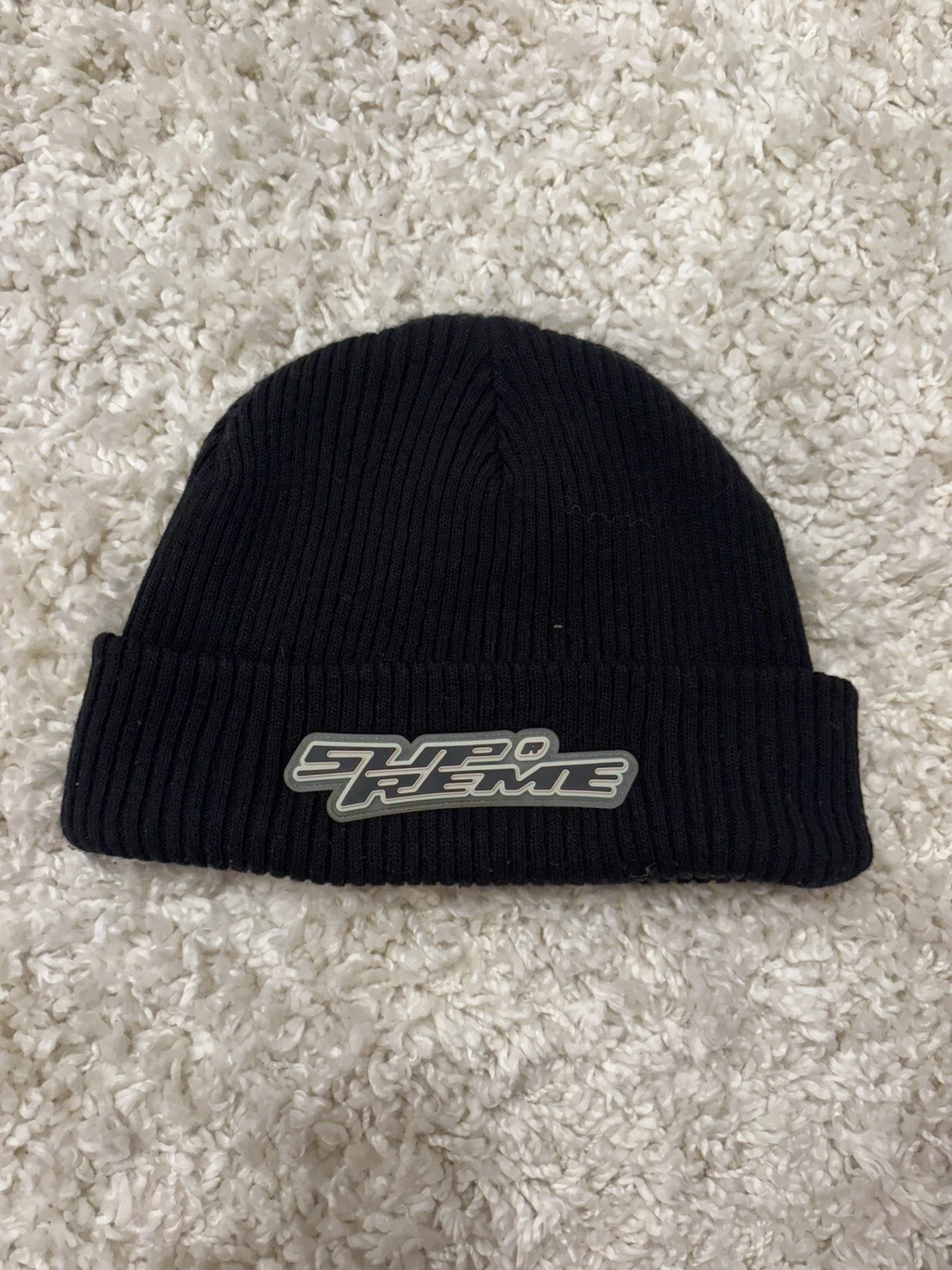Bonnet noir patch logo surélevé suprême