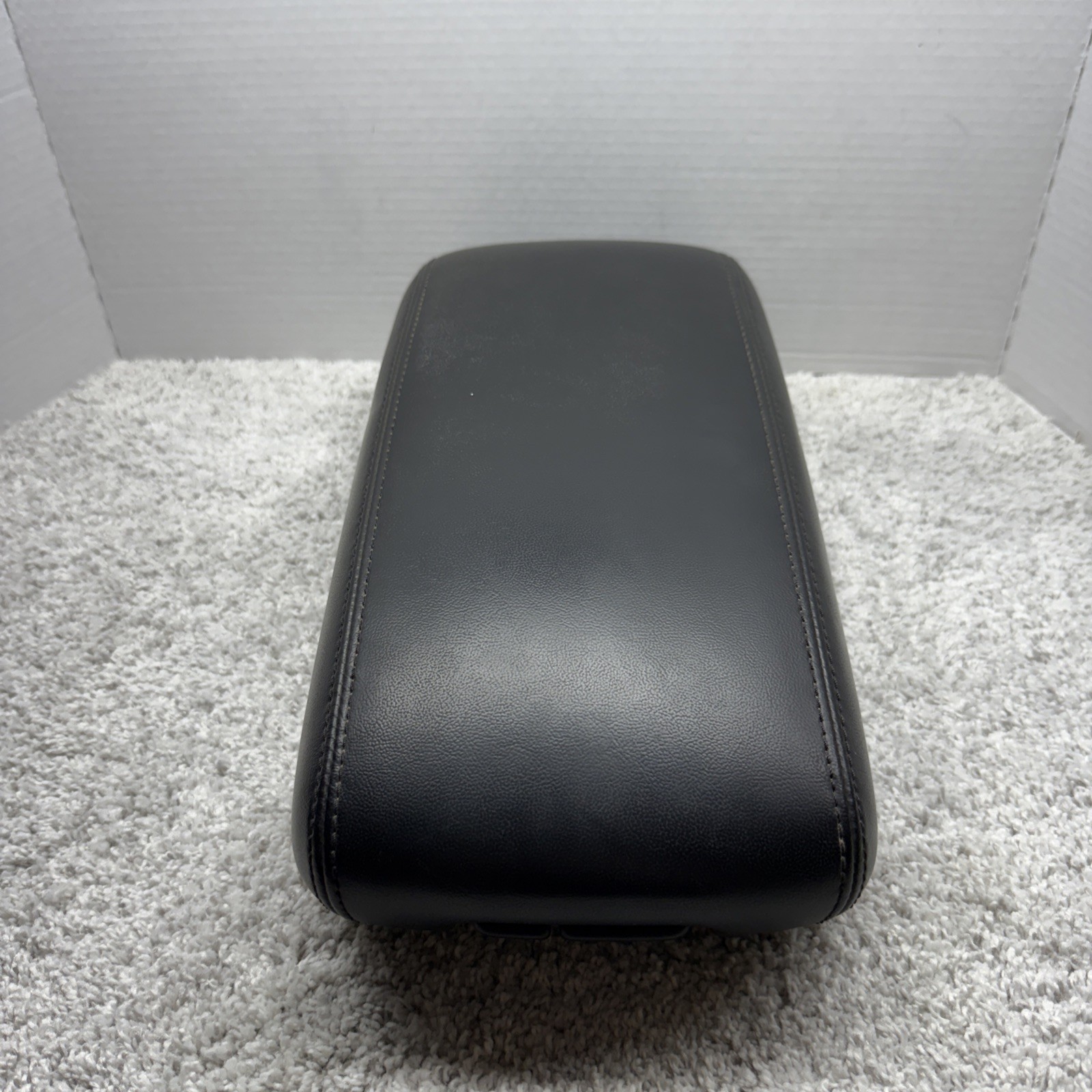 OEM 2011 - 2018 GRAND CHEROKEE Center Console Arm Rest Door Lid BLACK