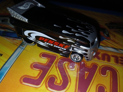 Hot Wheels VW Drag Bus Penske Auto Center - Loose - Picture 5 of 6