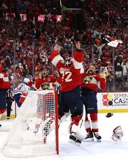 Florida Panthers 2024 Stanley Cup Champions Celebrating 8x10 NHL Hockey Photo