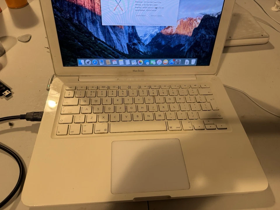 Apple MacBook A1342 - Image 4 of 4