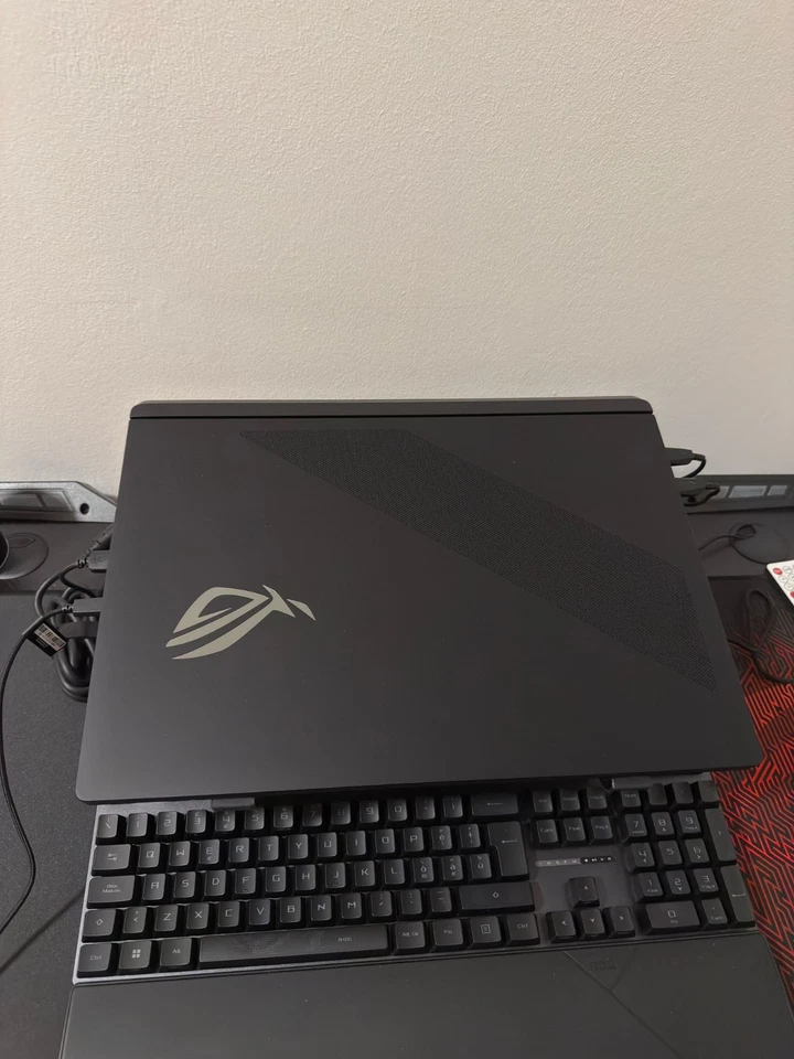 ASUS ROG G835LW Intel i9 64GB RAM 2TB SSD RTX 5090 17,3" 4K - 2 ANNI GARANZIA!! - Immagine 4 di 4