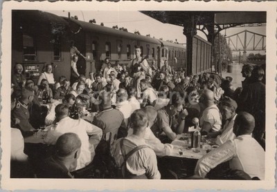 2 x Photo, Railway Construction Company 108, Essen am Paris Express (MJ-94)1030