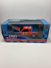 Racing Champions 1:24 Richard Petty 1981 Buick Regal STP   50th Petty Racing