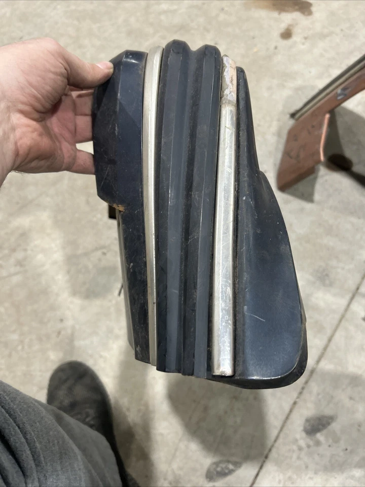 Juego de llenado de parachoques delantero Pontiac Grand Prix 1981-1987 Foto 4 de 4