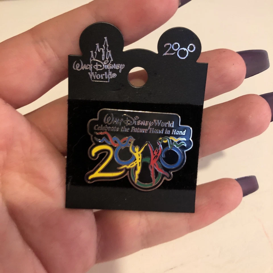 RARO Prendedor Coleccionable Conmemorativo Vintage Walt Disney World Año 2000 ¡Nuevo en Tarjeta! Foto 3 de 4