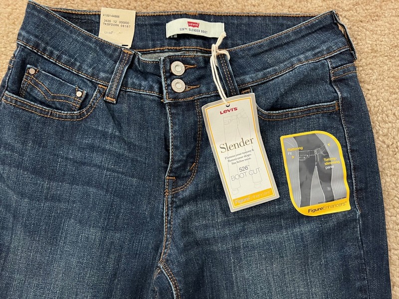 Levi’s Slender 526 Boot Women’s Denim Jeans Petite Size 4 Short