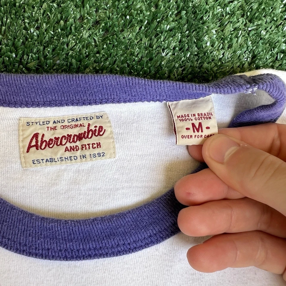 Camiseta con timbre blanca mediana vintage Y2K para hombre Abercrombie Funny I Love To Cuddle Foto 3 de 4