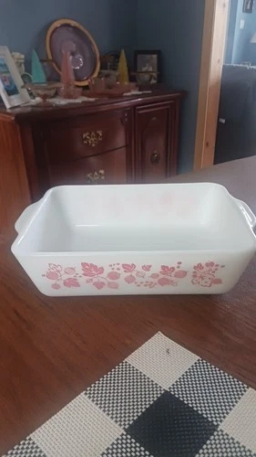 Vintage Pink Pyrex Gooseberry Refrigerator Dish