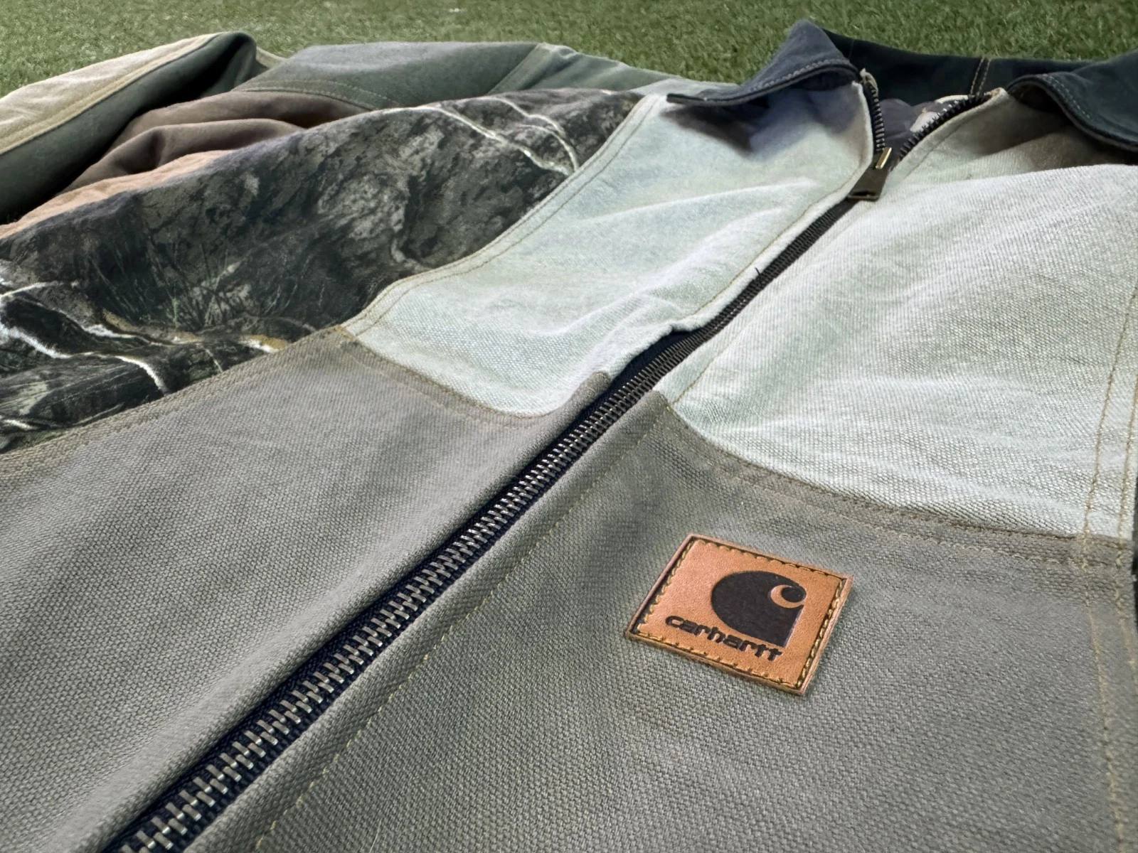 Carhartt Reworked Realtree Canvas Lined Jacket Large Custom - product detail image 2