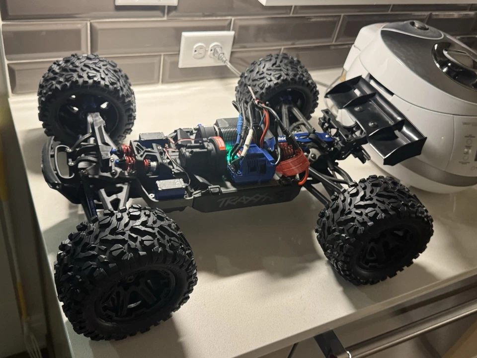 Traxxas E-Revo 2.0 VXL-6S TSM Brushless Monster Truck - Image 3 of 4