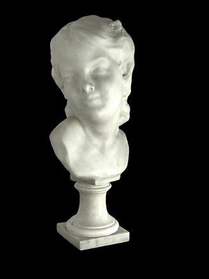 BUSTE EN MARBRE DE CARRARE BLANC SIGNÉ L .VARO REPRESENTANT UNE TÊTE D'ENFANT - Photo 1/4