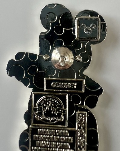 Disney Trading Pins - Mickey on Vespa Scooter - Cartoon Shorts Booster - Imagen 10 de 10