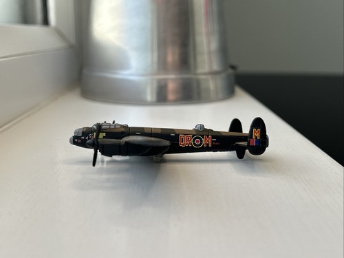 Corgi Fighting Machines Lancaster PA474 RAF Memorial Flight CS90276 1:260 - Bild 7 von 14