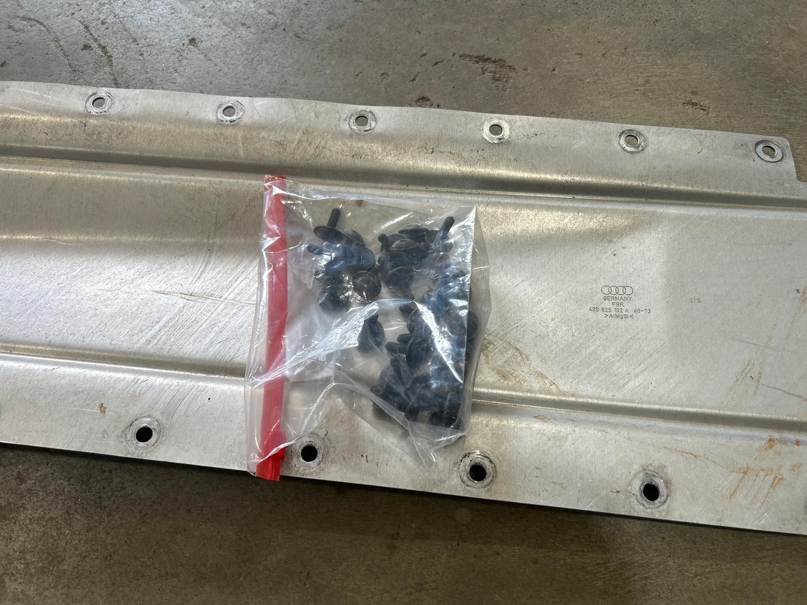 420825102 2008-2015 AUDI R8 UNDERCARRIAGE CENTER TUNNEL SKID PLATE PAN (MK)