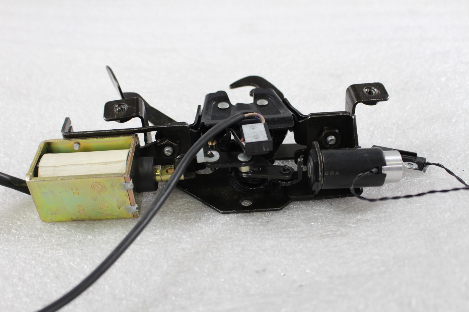 Ferrari F430 FRONT Hood latch P/N 67364800