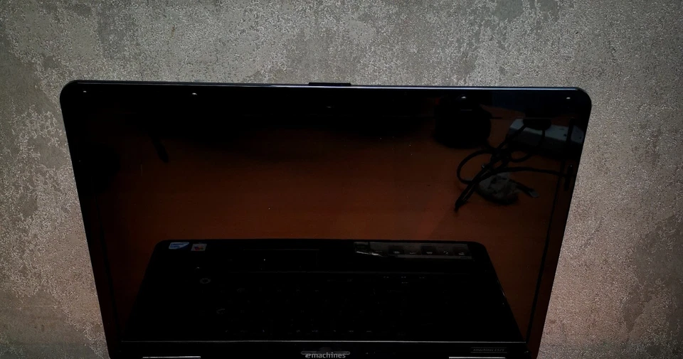 Emachines E525 Series Personal Computer - Black - Unit Only (KAWF0) *FAULTY -... - Image 3 of 4