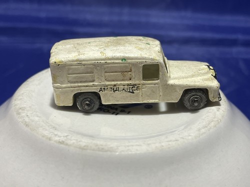 Matchbox Lesney No 14 Daimler Ambulance - Made In England #2 - Picture 2 of 5