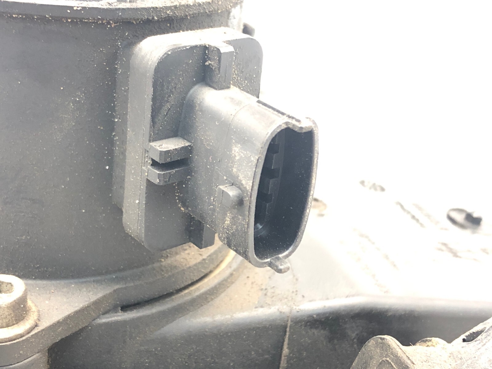 2017-2020 MASERATI LEVANTE RIGHT PASSENGER FRONT AIR CLEANER FILTER HOUSING OEM